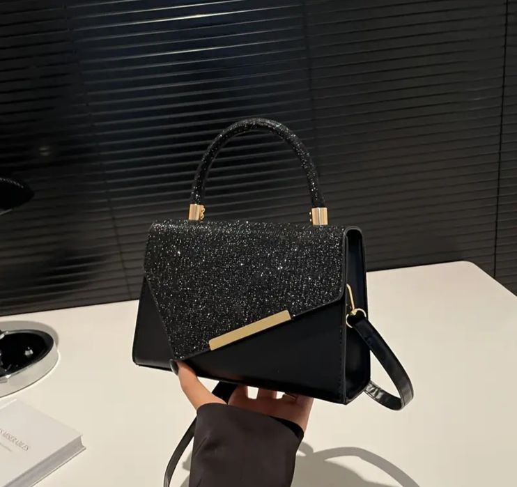 Елегантна нова чорна сумка