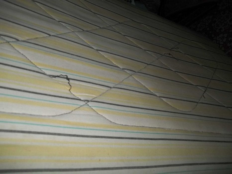 матрац ортопедический в отличном состоянии (молния 80 на 190 на 20