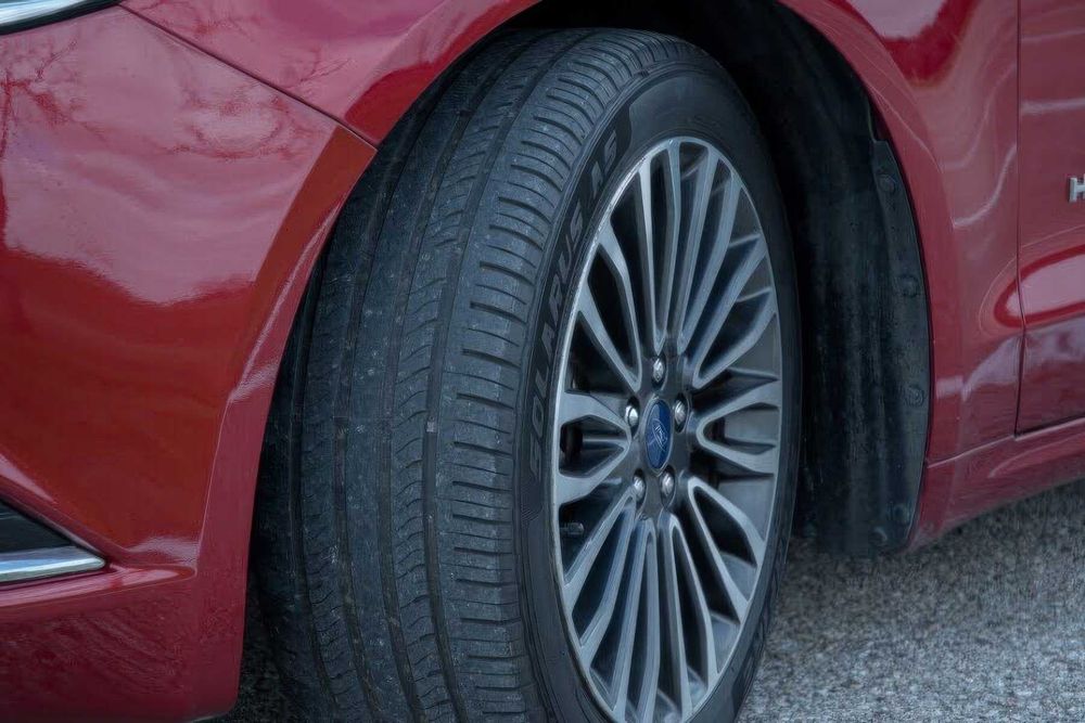 Ford Fusion Hybrid Titanium      2017