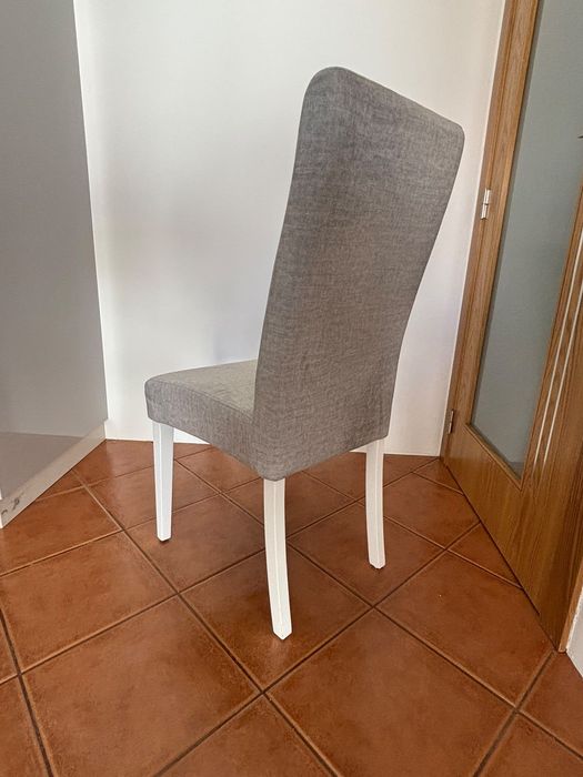Mesa de jantar e cadeiras