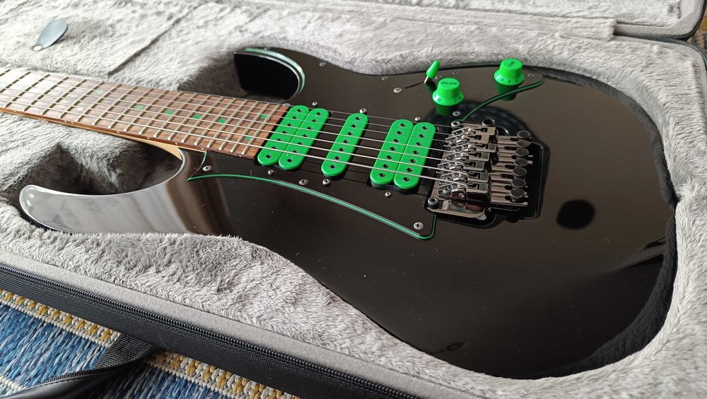 Ibanez Universe ブラックエレキギター Dla Ciebie wszystko - ibanez universe - w kategorii Gitary