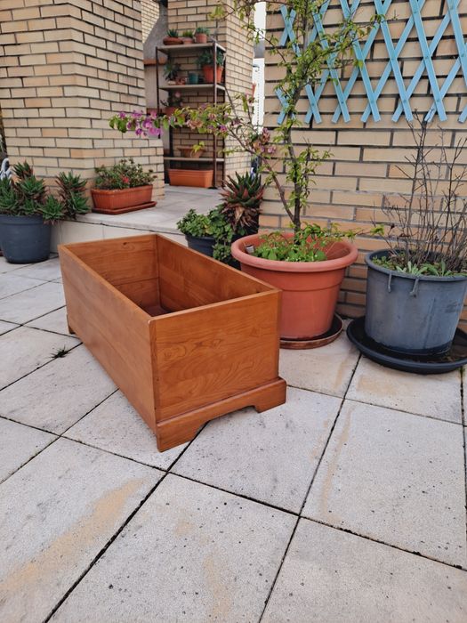 Suporte de madeira para guardar coisas, livros ou plantas