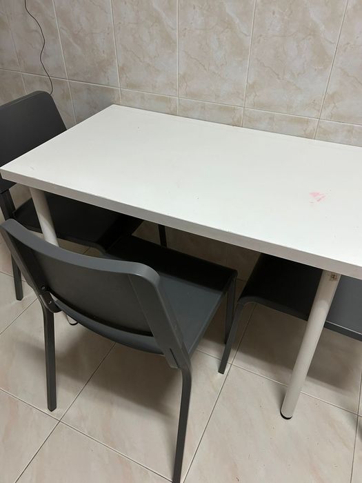 Mesa com cadeiras Ikea
