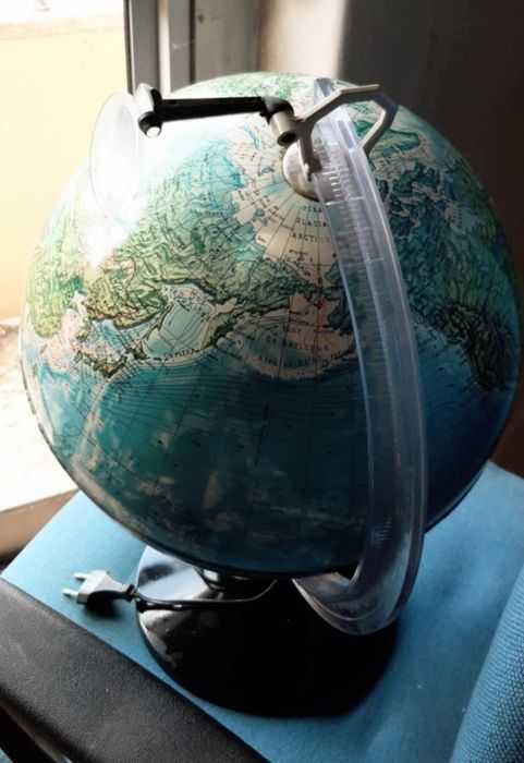 Candeeiro em forma de Globo Terrestre