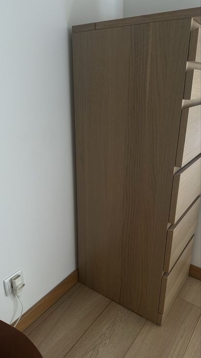 Cómoda Ikea com 6 gavetas