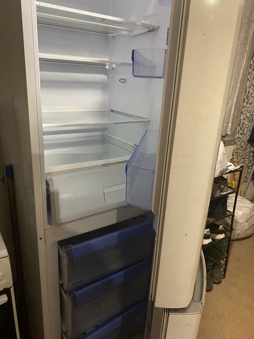 Холодильник………..