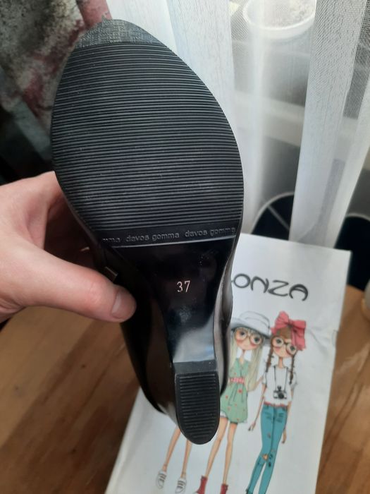 Ботинки натуральная кожа  37 р.