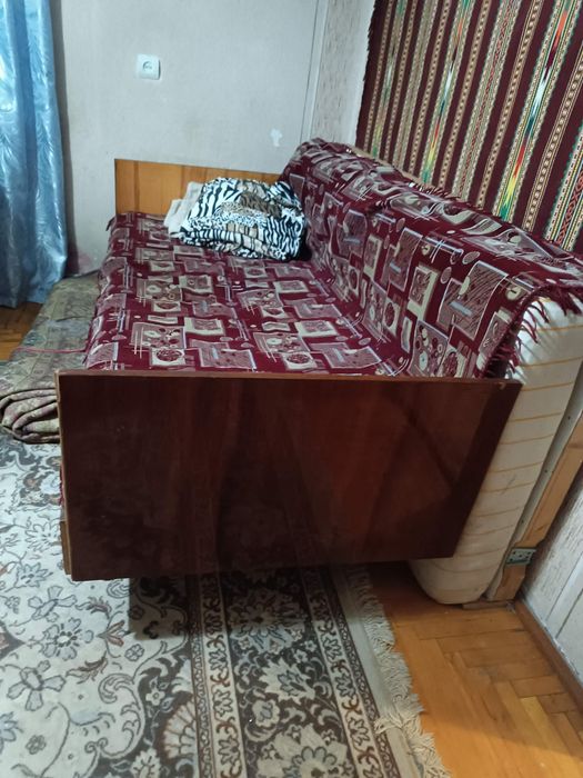 Меблі у вітальню,  шафа, диван
