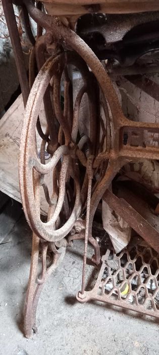 Mesa singer (base em ferro)