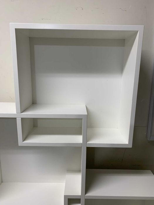 Estante de parede feita por encomenda  em MDF \ lacada a branco