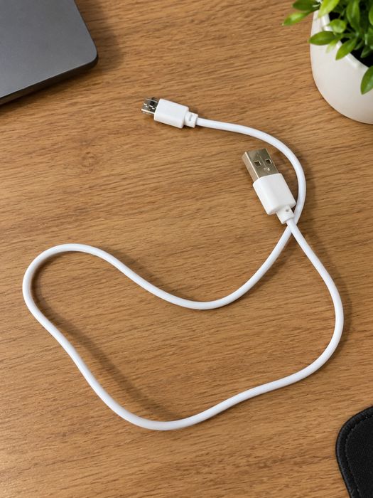 Biały kabel USB-A do micro-USB – krótki przewód