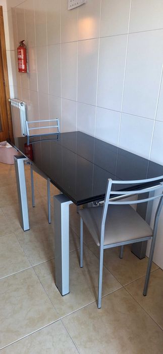 Mesa com 4 cadeiras