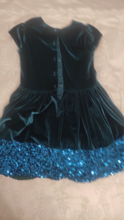 Велюрова сукня на дівчинку темно-зеленого кольору