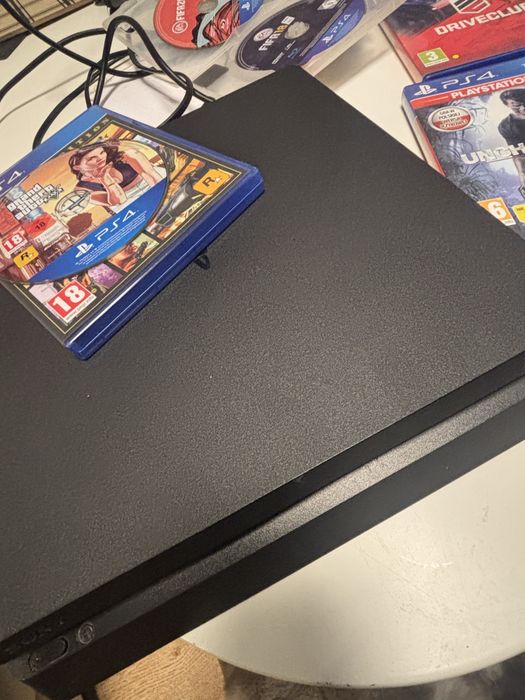sprzedam konsole ps4