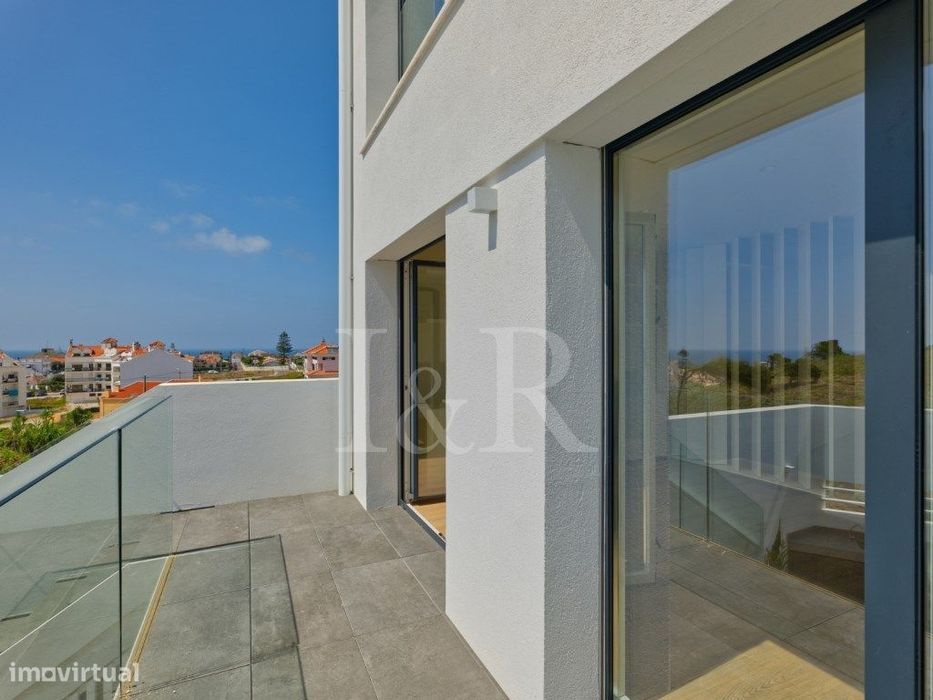Apartamento T4 duplex com vista mar na Praia das Maçãs, Sintra
