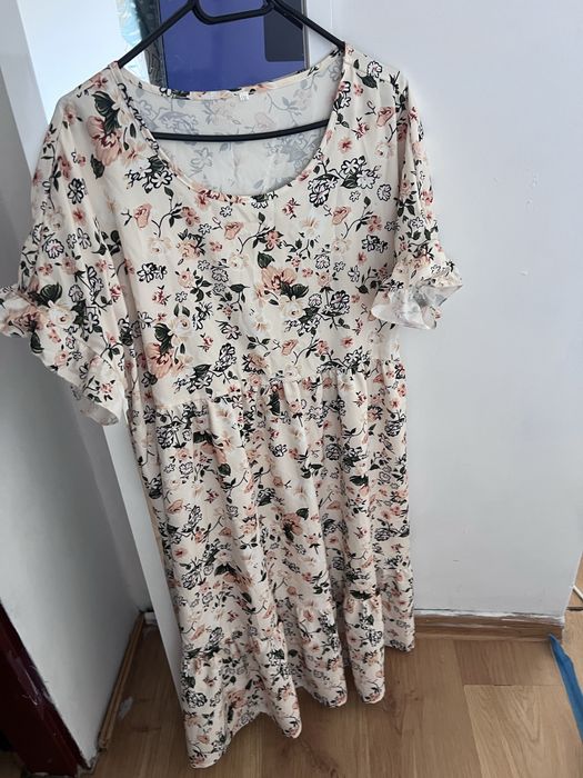 Sukienka w kwiaty XXXL