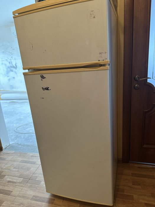 Продам холодильник . Працює ідеально. В ремонті не був.