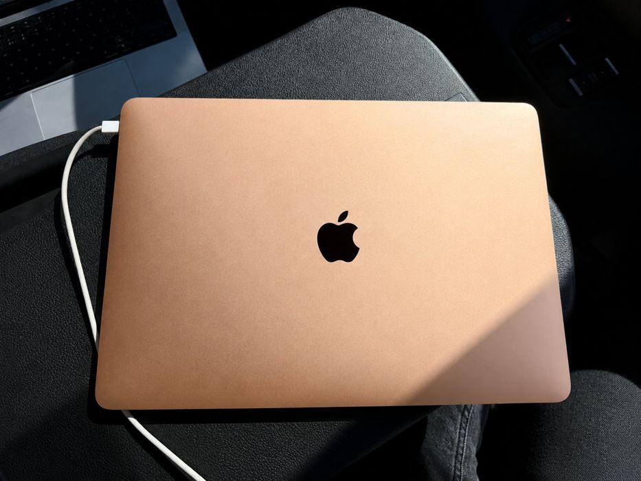 MacBook Air 13” (2019) – Rose Gold – Excelente Estado