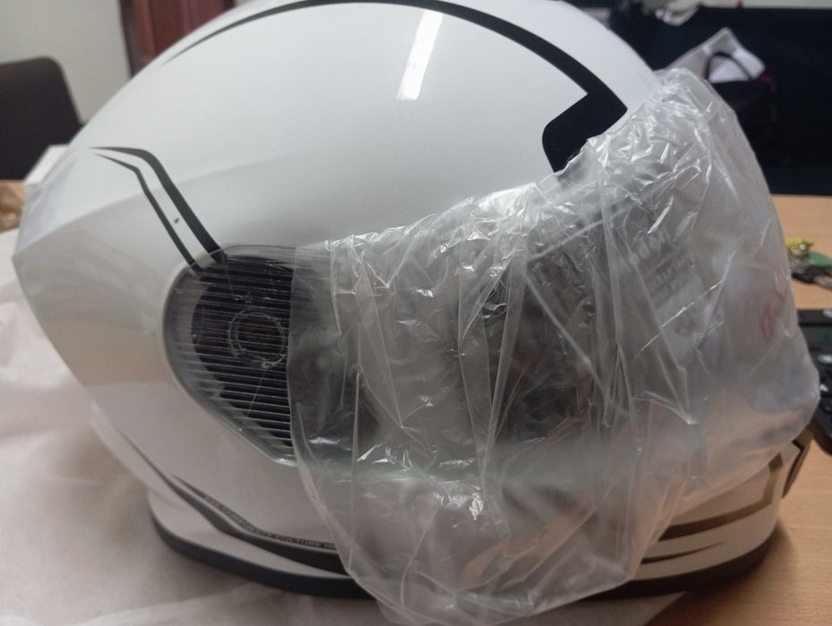 Capacete branco novo
