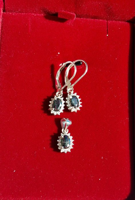 Srebrny komplet z Mystic Topaz. Kolczyki i zawieszka.