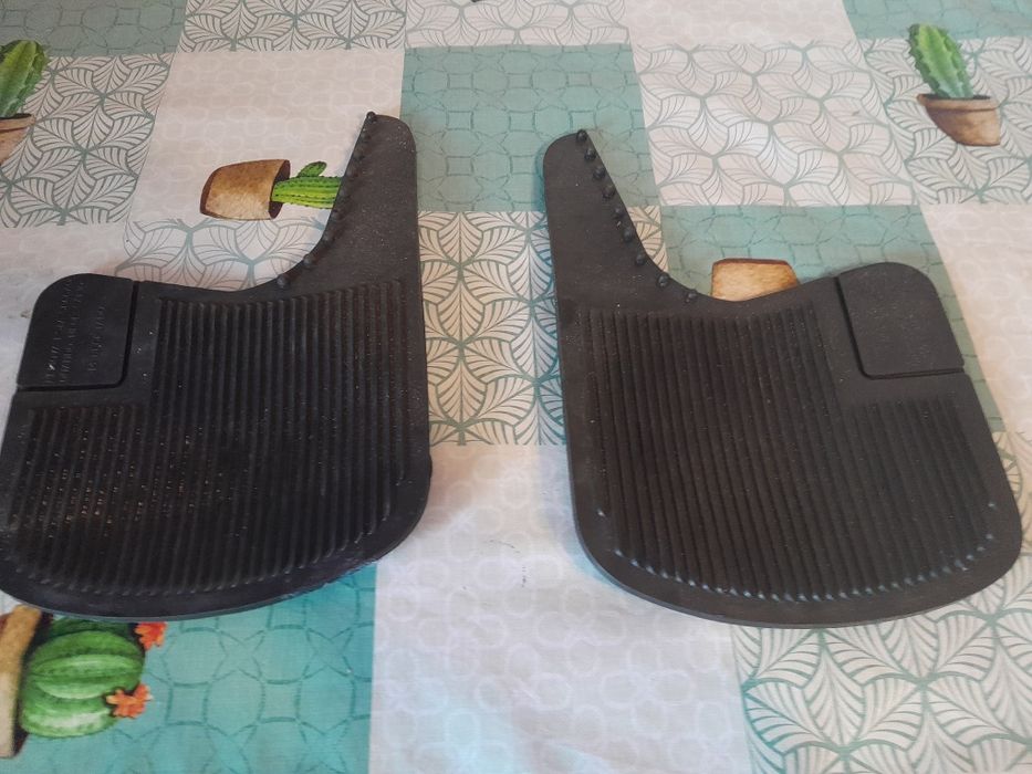 Palas para rodas traseiras de automóvel