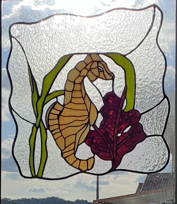 Cavalo marinho em vitral. 35 cm