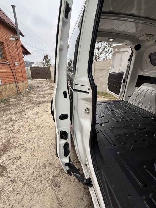 Fiat Doblo 1,6  D 2018  грузовой фургон .
