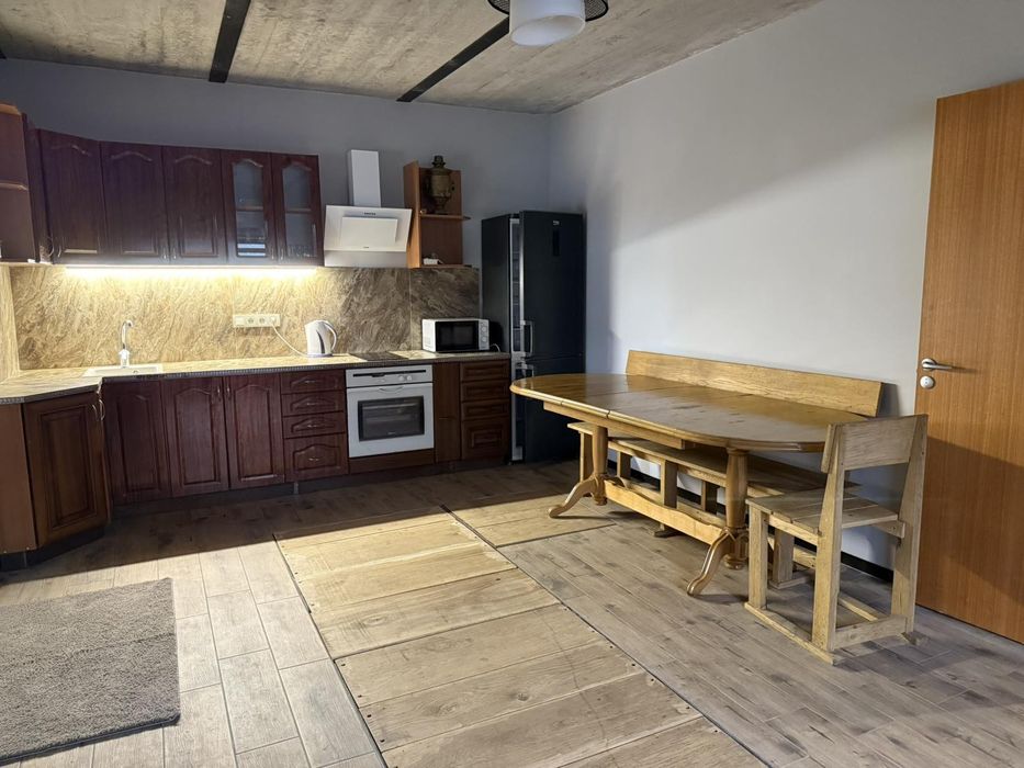 Будинок з банею і басейном