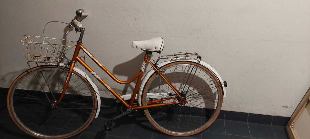 Bicleta pasteleira antiga Sirla