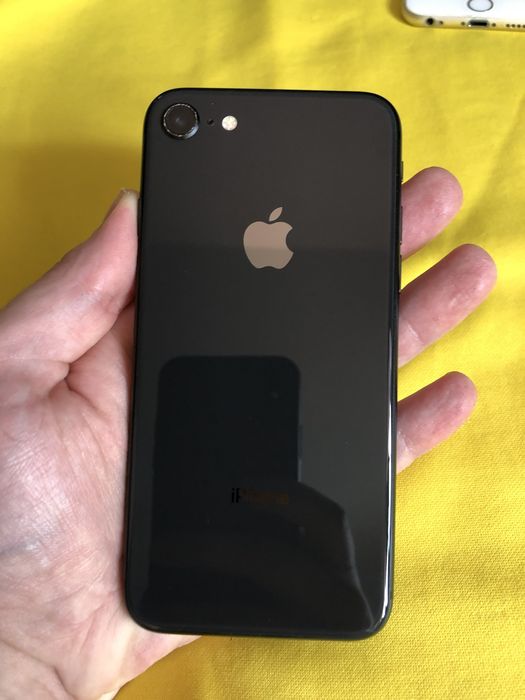 iPhone 8 64GB + iPhone 7 + iPhone 6 + EarPods + чехол