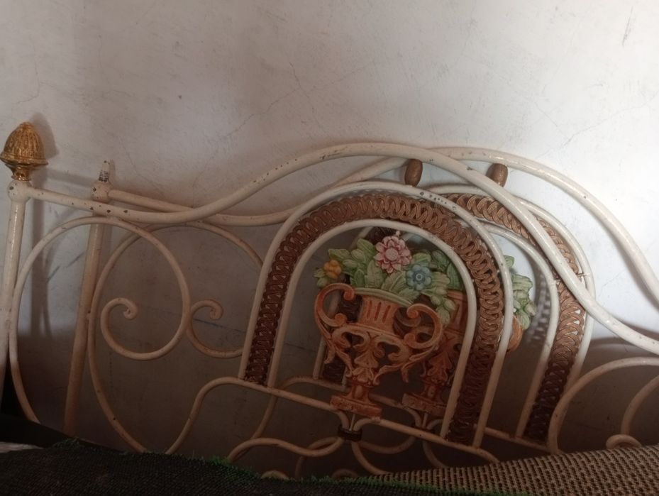 Cama de ferro de solteiro e colchão