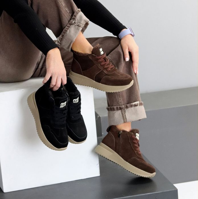 Жіночі шкіряні зимові черевики в кольорах