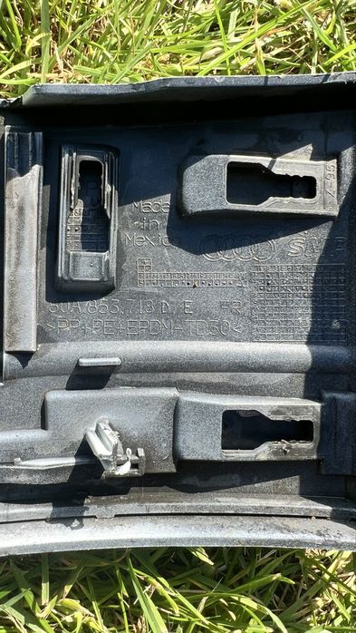 Listwa nakladka na blodnik prawa. Audi Q5 2019 r. LY9C