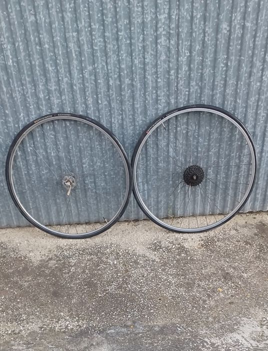 Vendo estas duas rodas de bicicleta
