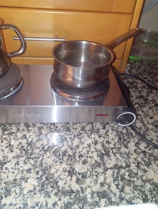 Fogão eletrico placa  portátil fácil de transportar da marca Tristar  medidas 53Cm  em inox com pouco uso