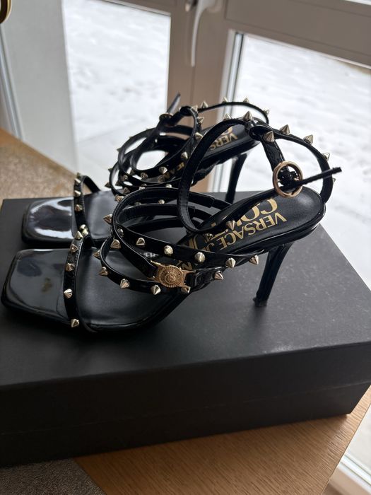 Sprzedam sandały firmy Versace Jeans w rizmiarze 36.