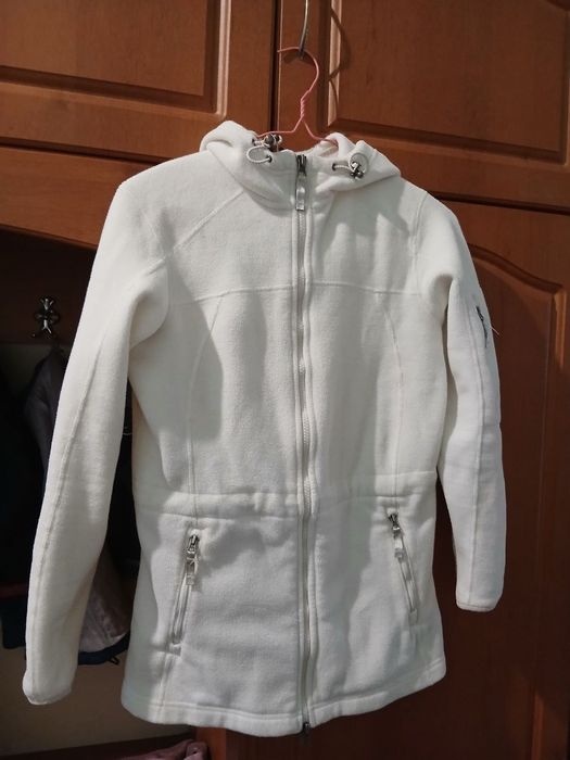 Тепла біла кофта на замочку на ріст 145.