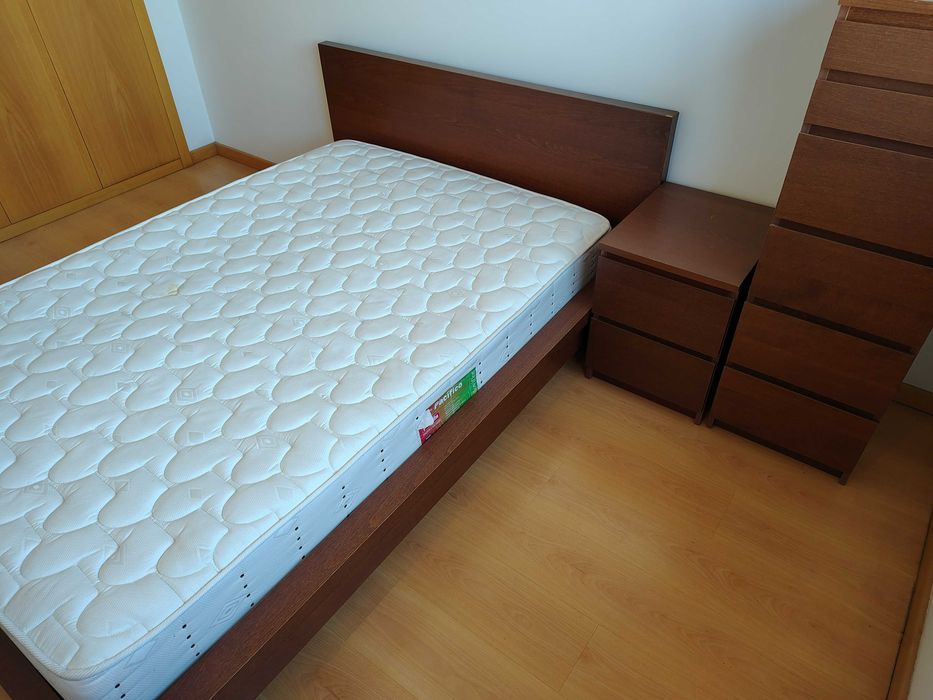 Quarto completo MALM + colchão — sinais de uso, bom preço