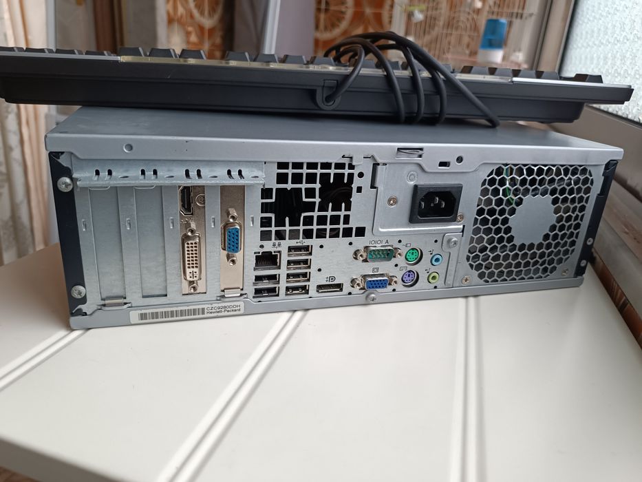 HP Computer + 1 GB Graphics Card + Keyboard + Mouse + Card Reader64738614042243122