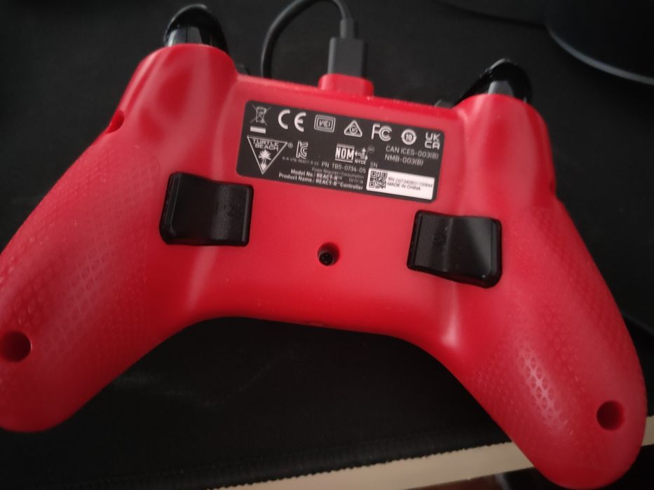 Controlo Xbox Turtle Beach REACT-R  com audio e equalização de som dedicada no topo para destacar passos e tiros