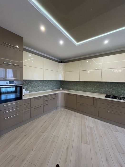 Продаж, 4 кімнатної 2 - рівневої квартири (Кузнецька) Заводський  7#2