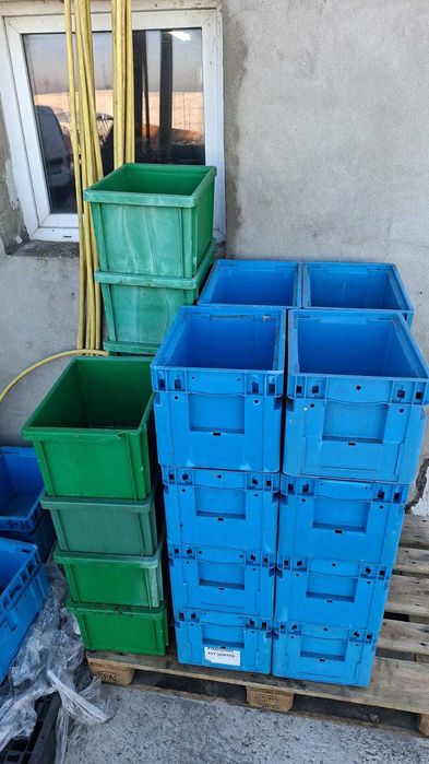 Pojemniki Skrzynki plastikowe pudła zamykane wieko 40x30x26cm B. Mocne