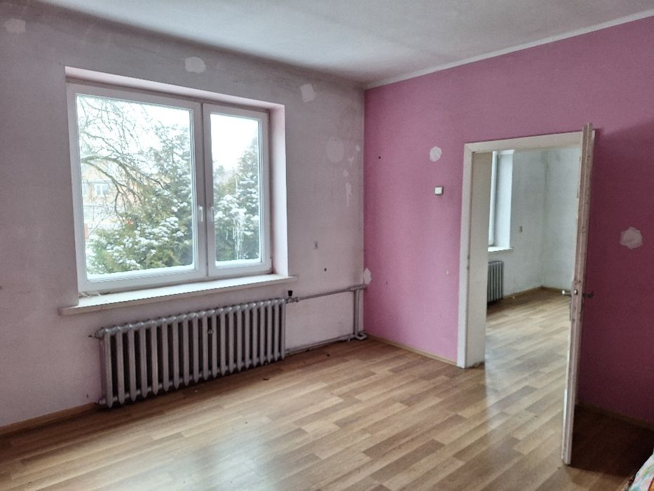 Poręba k/Zawiercia - wolnostojący parterowy dom z wysokim poddaszem