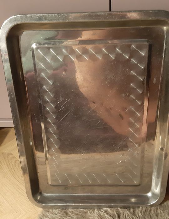 2 tace do serwowania dań