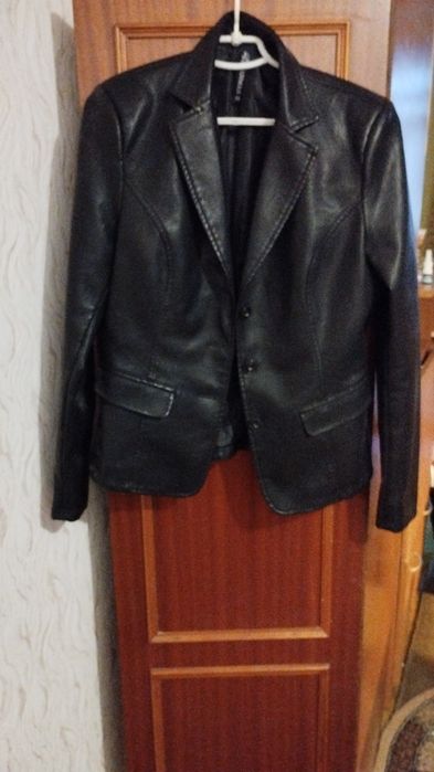 Пиджак и юбка из экокожи