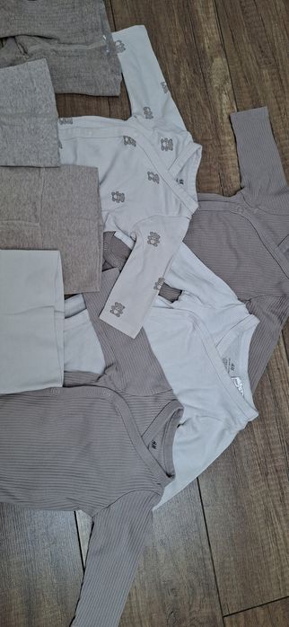 H&M beżowy zestaw dla niemowlaka noworodka 56