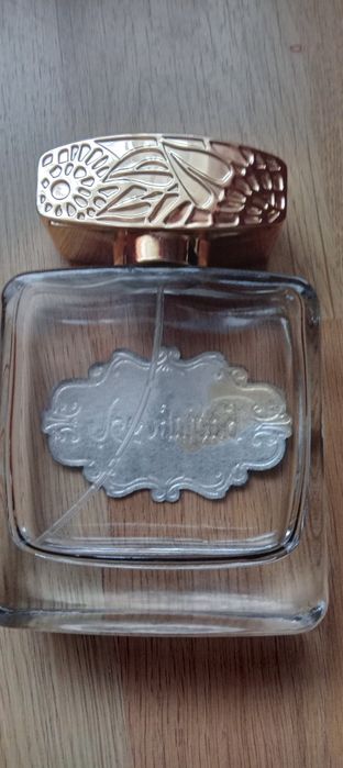 Флакон від парфумів пустий