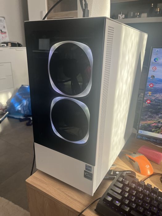 Duzy zestaw gamingowy RTX4060 + monitory