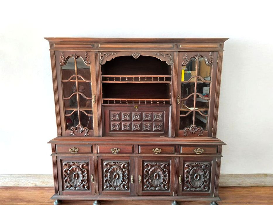 Mobília de sala de jantar em bom estado de conservação