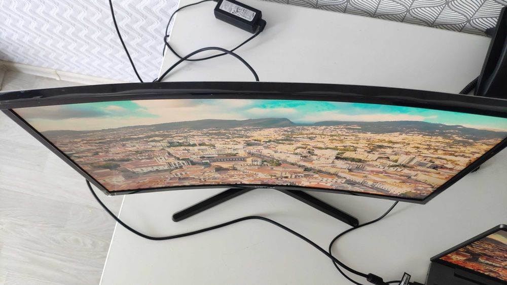 Монітор Samsung FullHD 60Гц Curved